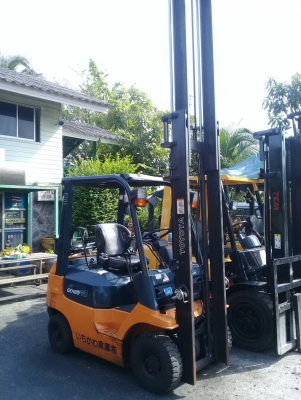+++ ขายโฟล์คลิฟท์  TOYOTA 7FG15  ขนาด  1.5  ตัน  (รถนอก)   เครื่องยนต์เบนซิน  แก๊ส  เสา  4  เมตร  เกียร์ออโตเมติค  งา 1,070  มม.  ยางตันครับ