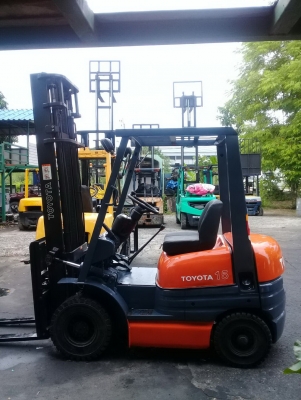 +++ ขายโฟล์คลิฟท์  TOYOTA 6FD15  ขนาด  1.5  ตัน  เครื่องยนต์ดีเซล  เสา  4  เมตร  เกียร์ธรรมดา  งา 1,070  มม.  ยางตันครับ