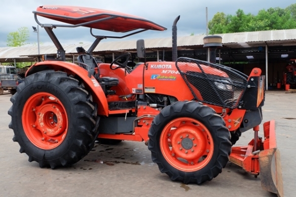 รถไถมือสอง  M7040 สวยๆใหม่ๆ ดาวน์  120,000 บาท โทรเลย 089-0111624