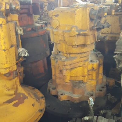 โป๊ะสวิง เกียร์สวิง KOMATSU PC60-5 เก่านอกญี่ปุ่นแท้ๆ 50,000 บาท