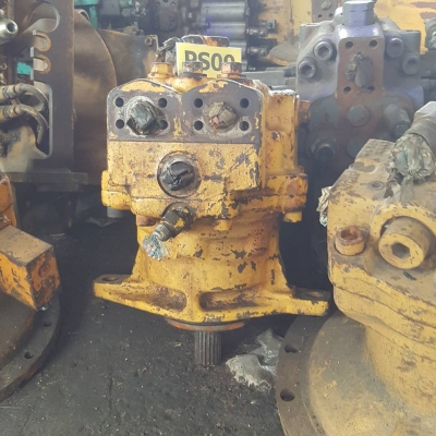 มอเตอร์เกียร์สวิง KOMATSU PC 200-5 เก่านอกญี่ปุ่นแท้ๆ 18,000 บาท มอเตอร์เกียร์สวิง KOMATSU PC 200-5 เก่านอกญี่ปุ่นแท้ๆ 18,000 บาท