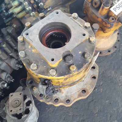 โป๊ะสวิง เกียร์สวิง CAT E70B เซียงกงใน 35,000 บาท ขาดมอเตอร์