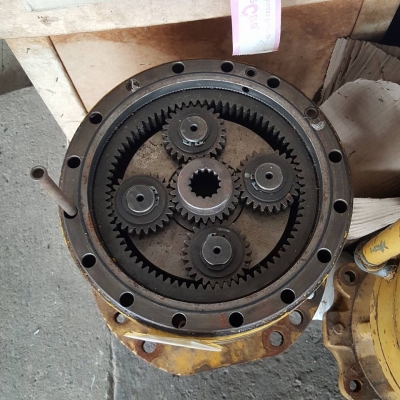 โป๊ะสวิง เกียร์สวิง KOMATSU PC 130-8 เก่านอกญี่ปุ่นแท้ๆ ไม่รวมม โป๊ะสวิง เกียร์สวิง KOMATSU PC 130-8 เก่านอกญี่ปุ่นแท้ๆ ไม่รวมม