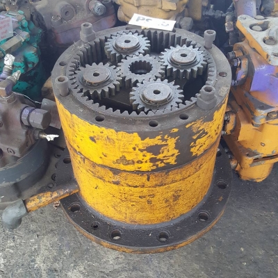 โป๊ะสวิง เกียร์สวิง KOBELCO SK 200-2 เซียงกงใน 50,000 บาท ไม่รวม