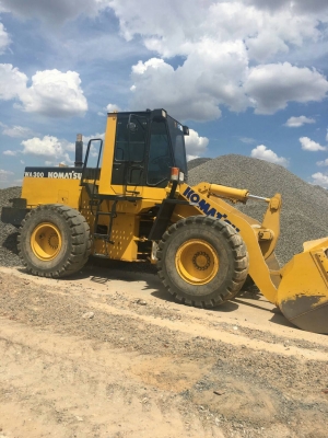 ขายรถตักWa300-1สภาพสวยพร้อมใช้ ราคาต่อรองได้ ติดต่อได้ คุณ อ๊อฟ พิจิตร 086-737-9991