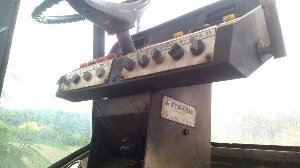 ขายรถบดCa251D 2เพลา เล่ม ติดต่อได้คุณ อ๊อฟ พิจิตร 086-737-9991