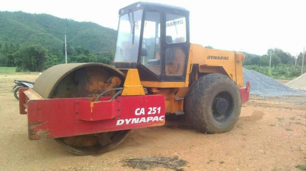 ขายรถบดCa251D 2เพลา เล่ม ติดต่อได้คุณ อ๊อฟ พิจิตร 086-737-9991