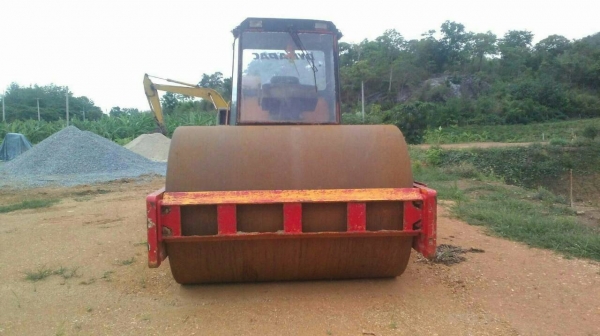 ขายรถบดCa251D 2เพลา เล่ม ติดต่อได้คุณ อ๊อฟ พิจิตร 086-737-9991