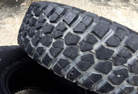 ยาง BF MUD km2 35x12.5x15 ดอกเต็มมาก สภาพสวย 4เส้น