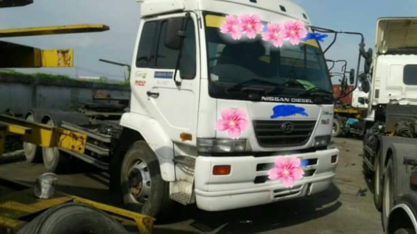 หัวลากนิสสัน NISSAN UD 320 แรง ปี 57 มี 9 หัวราคาหัวละ 820,000 บาท รถสระบุรี