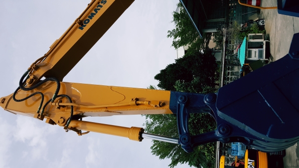 ขาย รถขุด KOMATSU รุ่น PC60-5- มือสองญี่ปุ่น สวยพร้อมใช้งาน มือถือ/LINE ID : 0818753444