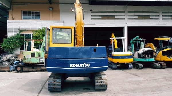 ขาย รถขุด KOMATSU รุ่น PC60-5- มือสองญี่ปุ่น สวยพร้อมใช้งาน มือถือ/LINE ID : 0818753444