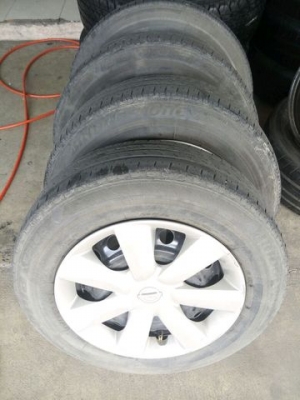 ล้อกระทะพร้อมฝาครอบ นิสสัน 4 รู 100 ยางปี 15 สภาพดี
