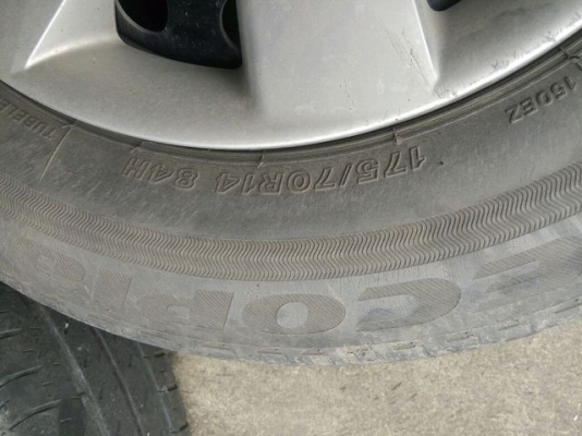 ล้อกระทะพร้อมฝาครอบ นิสสัน 4 รู 100 ยางปี 15 สภาพดี