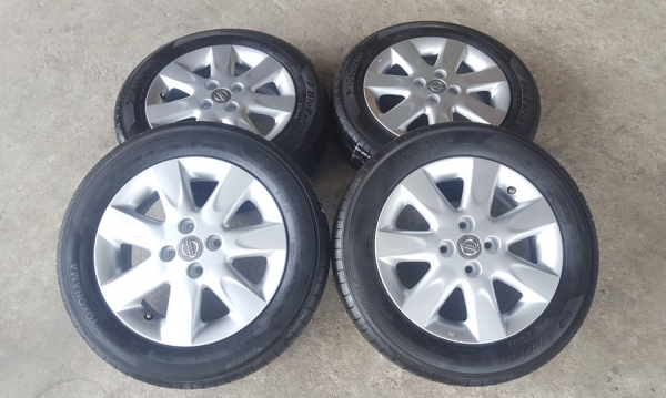 ขายล้อNISSAN March 15 พร้อมยางปี15 4 ล้อ