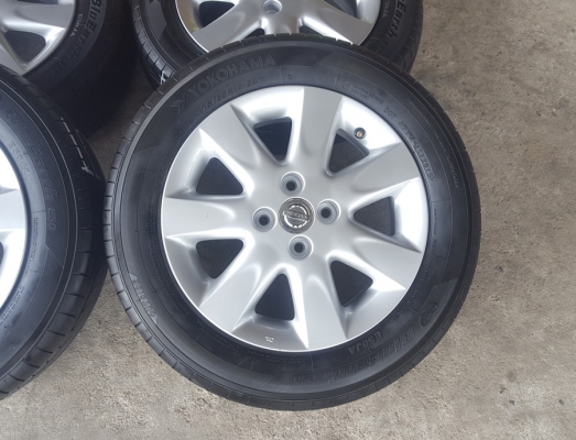 ขายล้อNISSAN March 15 พร้อมยางปี15 4 ล้อ