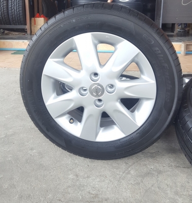 ขายล้อNISSAN March 15 พร้อมยางปี15 4 ล้อ