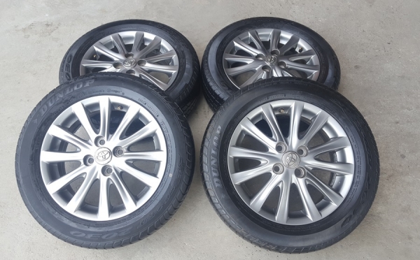 ขายล้อTOYOTA VIOS12ก้าน(สีกัล) ยางปี15  4 ล้อ