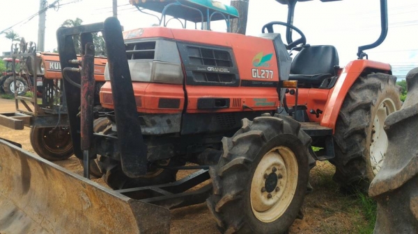 ขายรถไถ KUBOTA GL277 พร้อมดันหน้า ราคา 93,000 ราคาต่อรองได้ สนใจโทรคุยกันก่อนได้ครับ มีรถขนส่งบริการทั่วไทย ร้านสามย่านแทรคเตอร์ อ.แกลง จ.ระยอง โทร 0818618678 ,0899347475 id line=0818618678 id line=0917315475