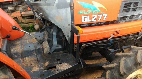 ขายรถไถ KUBOTA GL277 พร้อมดันหน้า ราคา 93,000 ราคาต่อรองได้ สนใจโทรคุยกันก่อนได้ครับ มีรถขนส่งบริการทั่วไทย ร้านสามย่านแทรคเตอร์ อ.แกลง จ.ระยอง โทร 0818618678 ,0899347475 id line=0818618678 id line=0917315475