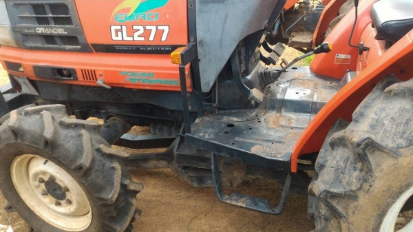 ขายรถไถ KUBOTA GL277 พร้อมดันหน้า ราคา 93,000 ราคาต่อรองได้ สนใจโทรคุยกันก่อนได้ครับ มีรถขนส่งบริการทั่วไทย ร้านสามย่านแทรคเตอร์ อ.แกลง จ.ระยอง โทร 0818618678 ,0899347475 id line=0818618678 id line=0917315475