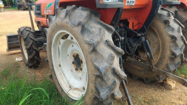 ขายรถไถ KUBOTA GL277 พร้อมดันหน้า ราคา 93,000 ราคาต่อรองได้ สนใจโทรคุยกันก่อนได้ครับ มีรถขนส่งบริการทั่วไทย ร้านสามย่านแทรคเตอร์ อ.แกลง จ.ระยอง โทร 0818618678 ,0899347475 id line=0818618678 id line=0917315475