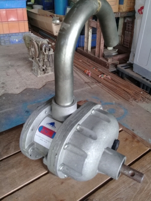 ปั้มน้ำมันแบบมือหมุนสภาพใหม่ ZUZUMI ปั้มน้ำมันแบบมือหมุนสภาพใหม่ ZUZUMI