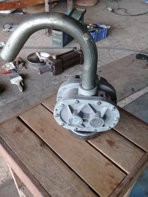 ปั้มน้ำมันแบบมือหมุนสภาพใหม่ ZUZUMI ปั้มน้ำมันแบบมือหมุนสภาพใหม่ ZUZUMI