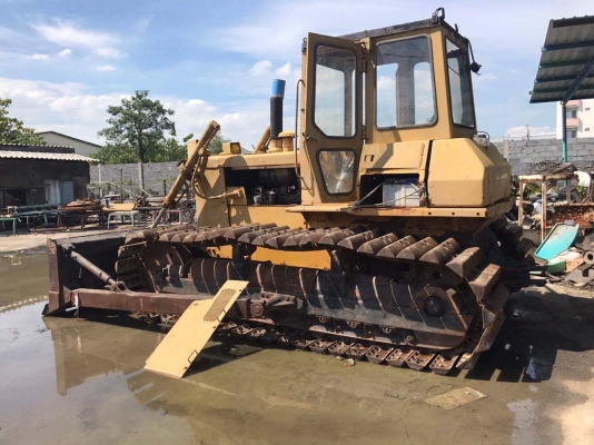 รถดัน ยี่ห้อ komatsu รุ่น D53P-17 รถดัน ยี่ห้อ komatsu รุ่น D53P-17