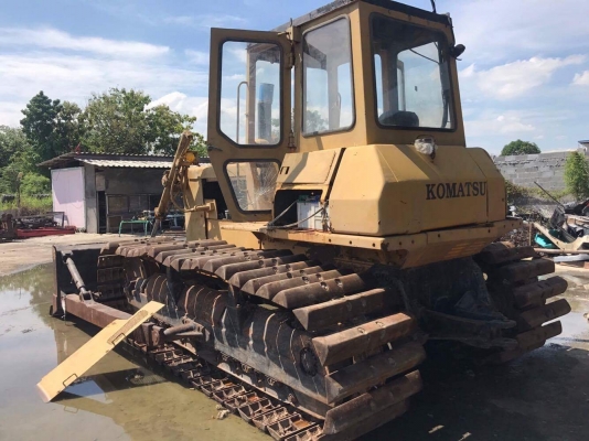 รถดัน ยี่ห้อ komatsu รุ่น D53P-17 รถดัน ยี่ห้อ komatsu รุ่น D53P-17