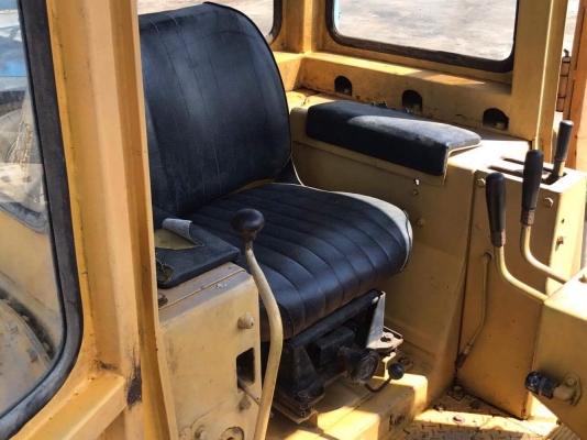 รถดัน ยี่ห้อ komatsu รุ่น D53P-17 รถดัน ยี่ห้อ komatsu รุ่น D53P-17