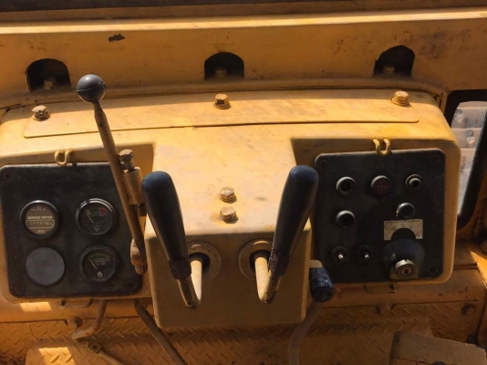 รถดัน ยี่ห้อ komatsu รุ่น D53P-17 รถดัน ยี่ห้อ komatsu รุ่น D53P-17