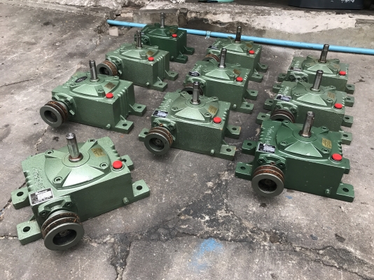 ขายหัวเกียร์เพลาตั้ง Bellpony เบอร์ 60 อัตราทด 1:50 Made in Japan สภาพสวยมาก หมุนนิ่ม พร้อมใช้งาน มี 10ตัวครับ