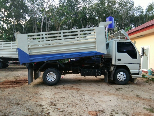 รถอีซูซุ 6 ล้อดั้ม NPR 130 แรงม้า ปี 51. สนใจติดต่อ 081 - 6079515