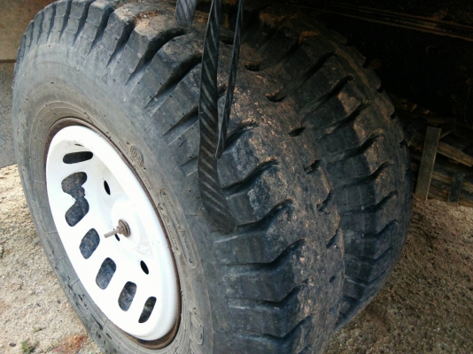 รถอีซูซุ 6 ล้อดั้ม NPR 130 แรงม้า ปี 51. สนใจติดต่อ 081 - 6079515