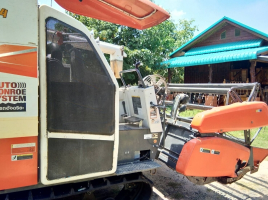 ขายรถเกี่ยวข้าว DC 95 PLUS ปี 56 ใช้งานได้ 1600 ชม  ได้เทลเลอร์พร้อมครับ