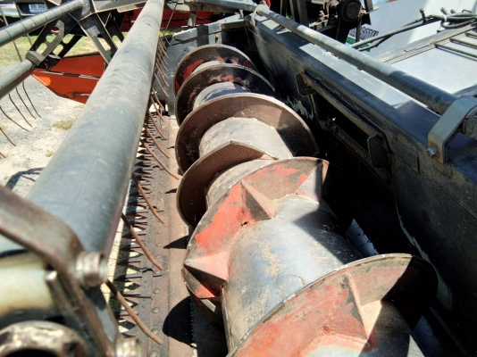 ขายรถเกี่ยวข้าว DC 95 PLUS ปี 56 ใช้งานได้ 1600 ชม  ได้เทลเลอร์พร้อมครับ