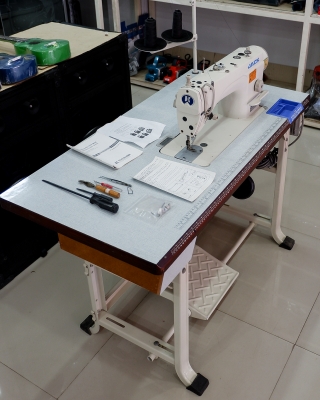 ลดราคา-จักรเย็บผ้า ยี่ห้อ JACK รุ่น JK-SHIRLEY I สภาพใหม่มาก