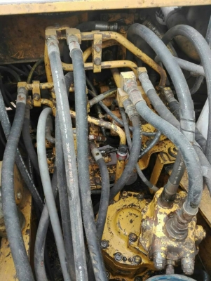 KOMATSU PC 100-5 KOMATSU PC 100-5