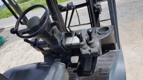 ขายด่วนรถยก TOYOTA 8FG15ยก1.5ตันเสาสูง3เมตรยางตันใหม่4เส้นรถนอกนำเข้ายังไม่เคยใช้งานในเมืองไทยเลย