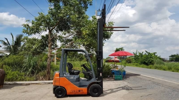 ขายด่วนรถยก TOYOTA 8FG15ยก1.5ตันเสาสูง3เมตรยางตันใหม่4เส้นรถนอกนำเข้ายังไม่เคยใช้งานในเมืองไทยเลย