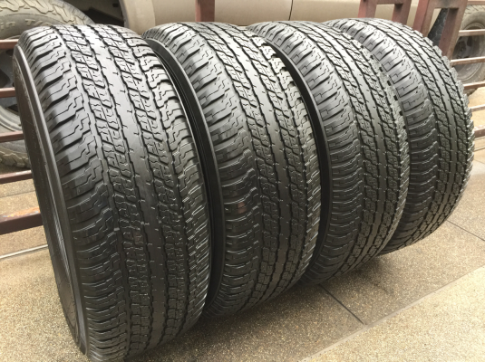 ยาง Yokohama 265 65 17 กลางปี15 ดอกเต็ม ไม่มีปะ ใช้ยาว ราคาไม่แพง