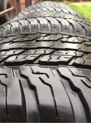 ยาง Yokohama 265 65 17 กลางปี15 ดอกเต็ม ไม่มีปะ ใช้ยาว ราคาไม่แพง