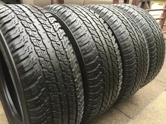 ยาง Yokohama 265 65 17 กลางปี15 ดอกเต็ม ไม่มีปะ ใช้ยาว ราคาไม่แพง