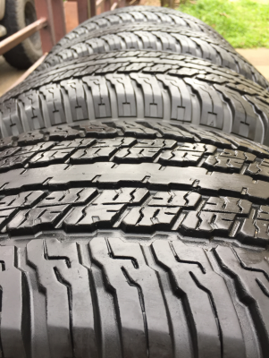 ยาง Yokohama 265 65 17 กลางปี15 ดอกเต็ม ไม่มีปะ ใช้ยาว ราคาไม่แพง