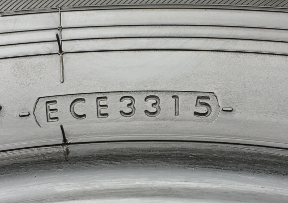 ยาง Yokohama 265 65 17 กลางปี15 ดอกเต็ม ไม่มีปะ ใช้ยาว ราคาไม่แพง