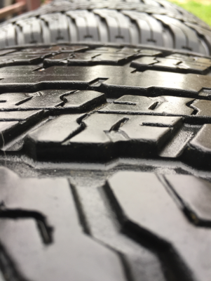 ยาง Yokohama 265 65 17 กลางปี15 ดอกเต็ม ไม่มีปะ ใช้ยาว ราคาไม่แพง