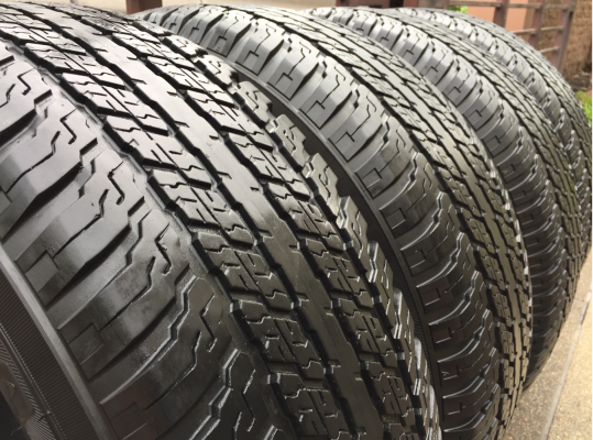 ยาง Yokohama 265 65 17 กลางปี15 ดอกเต็ม ไม่มีปะ ใช้ยาว ราคาไม่แพง