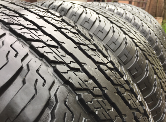 ยาง Yokohama 265 65 17 กลางปี15 ดอกเต็ม ไม่มีปะ ใช้ยาว ราคาไม่แพง