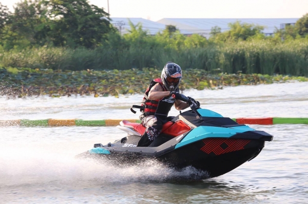 ลดราคาเสื้อชูชีพ JETSKI freesize เพียง1,900บ. (ส่งฟรีทั่วไทย)EMS
